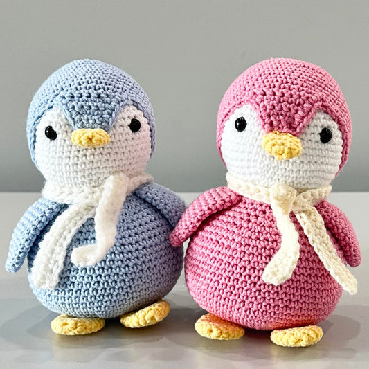Ръчно плетена играчка "Пингвинче", 16 см