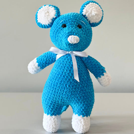 Голяма ръчно плетена играчка "Синьото мишле Монти", 36 см