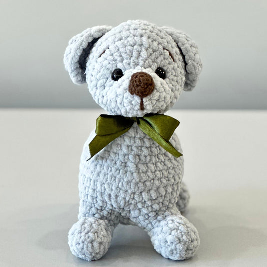 Ръчно плетена играчка Кученцето Майло, 22 см