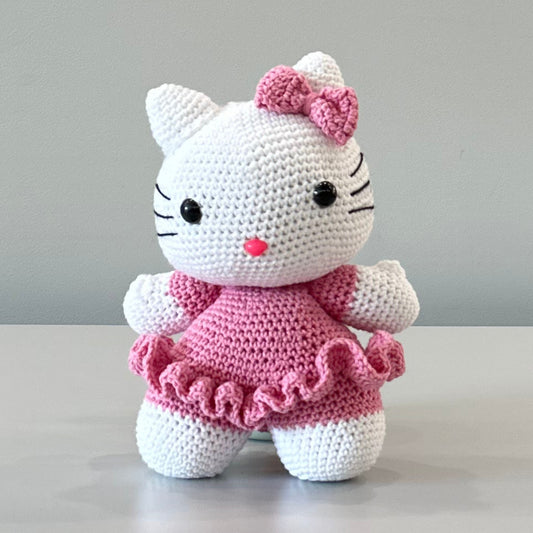 Ръчно плетена играчка "Hello Kitty"
