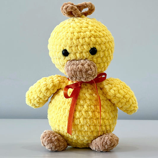 Ръчно плетена играчка "Little duckling", 16 см